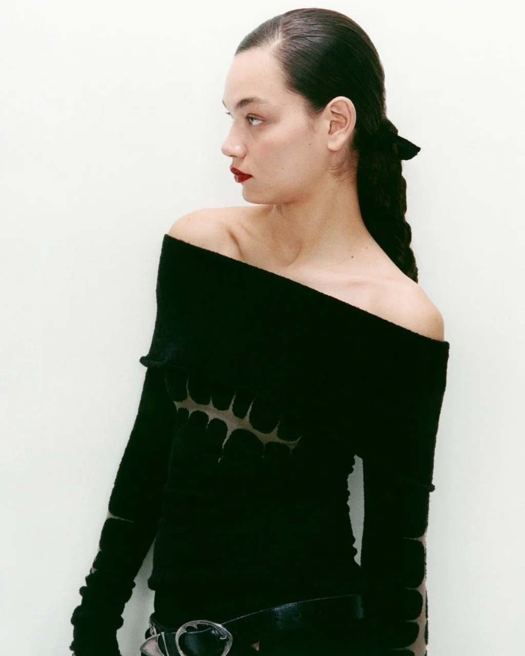 トップス RUI Clothing as door to external world; sharp angles and skin fissures